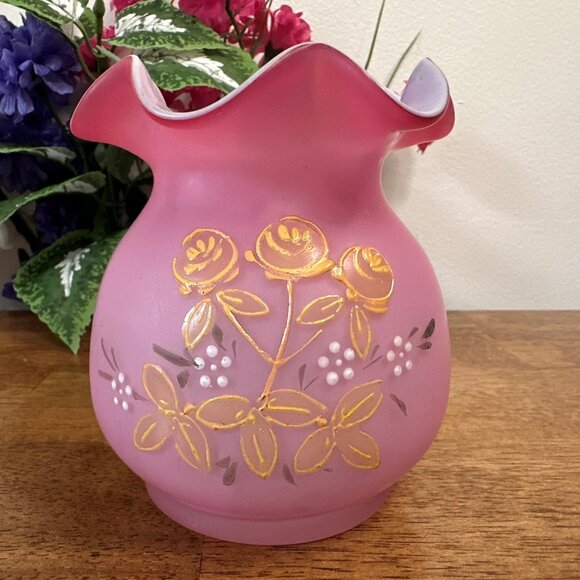 Pink Satin Glass Ruffled Vase Hand Painted‎ Gold Florals Likely Fenton Vintage - Picture 1 of 4
